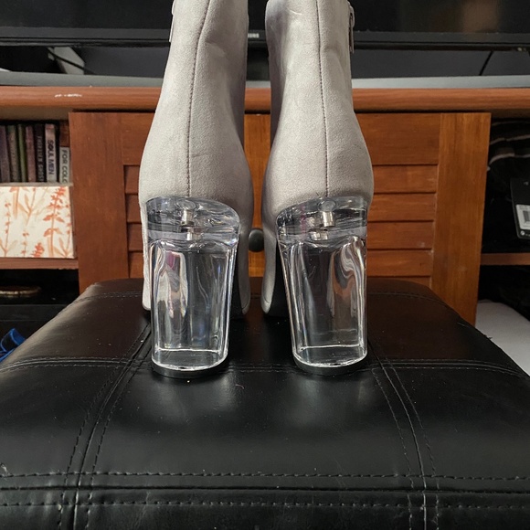 Boots heel - Picture 3 of 3